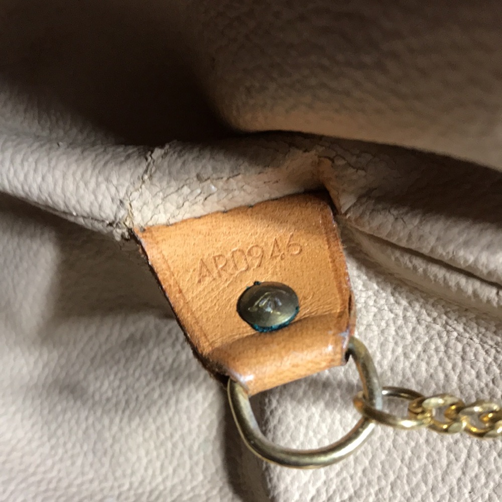 💎 STUNNING 💎 retired Louis Vuitton bucket/ wallet - Picture 11 of 16